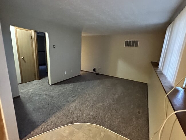 Foto del edificio - "Cozy 2-Bedroom Gem in Minot with Efficient 525 sq. ft. Living Space!"