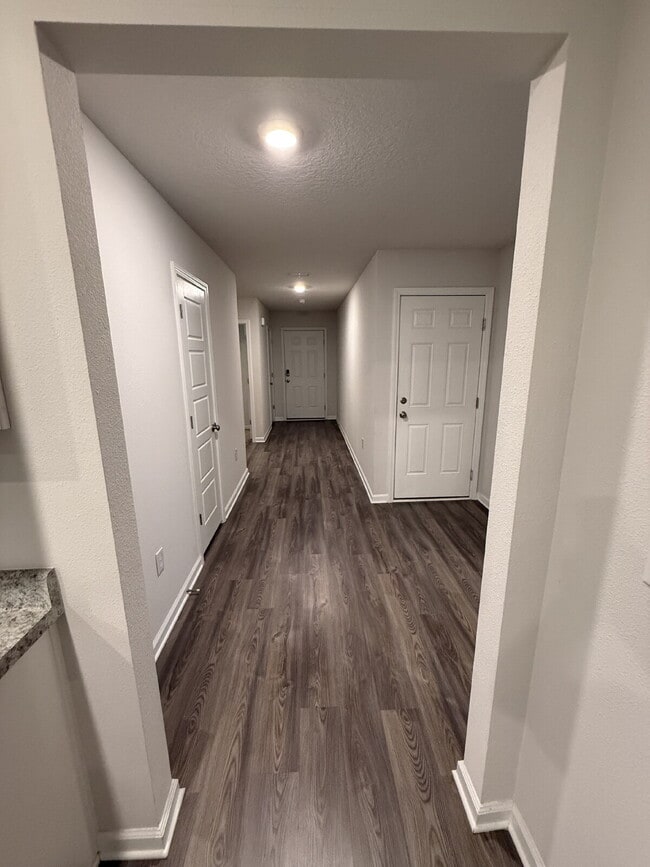 Building Photo - Spacious 4-Bedroom Rental in Quiet Pensaco...