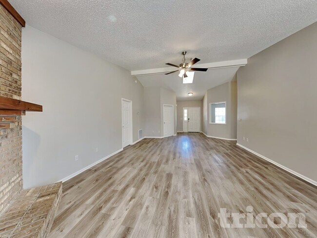 Foto del edificio - 5460 Running Creek Ln