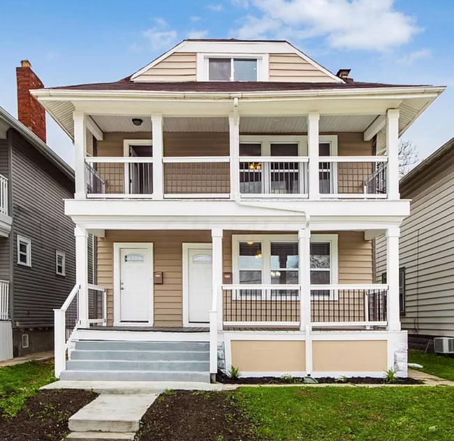 Building Photo - 770 Kelton Ave