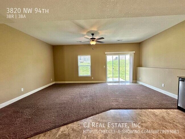 Foto del edificio - 3820 NW 94th-