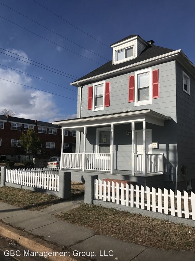 Primary Photo - 900 Washburn Ave
