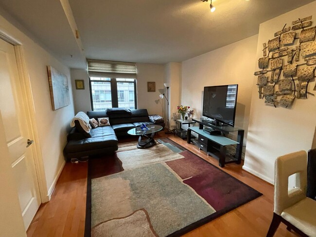 Foto del edificio - 1021 N Garfield St