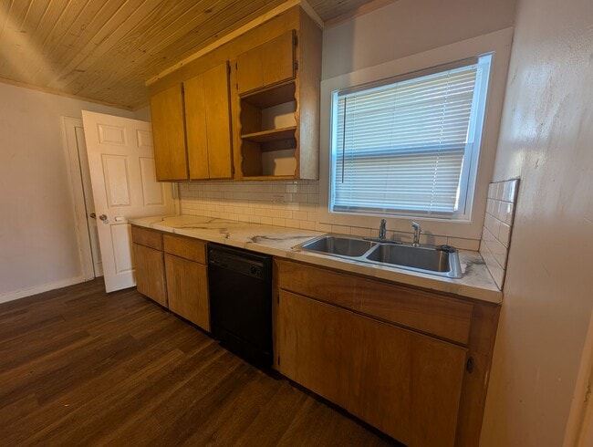 Building Photo - Available Soon -  3 Bedroom / 1 Bath AR Side