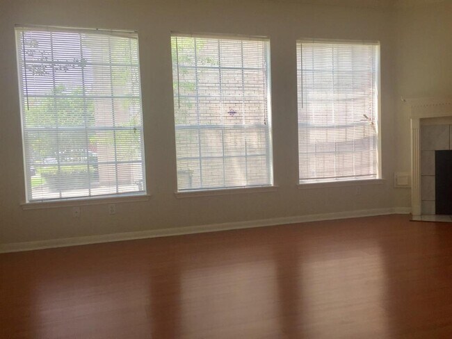Building Photo - 4734 Sunshine Dr