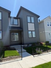 Building Photo - 3015 NE Red Jasper Pl