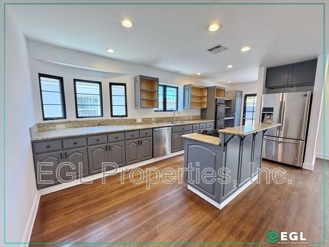 Building Photo - 3927 Degnan Blvd