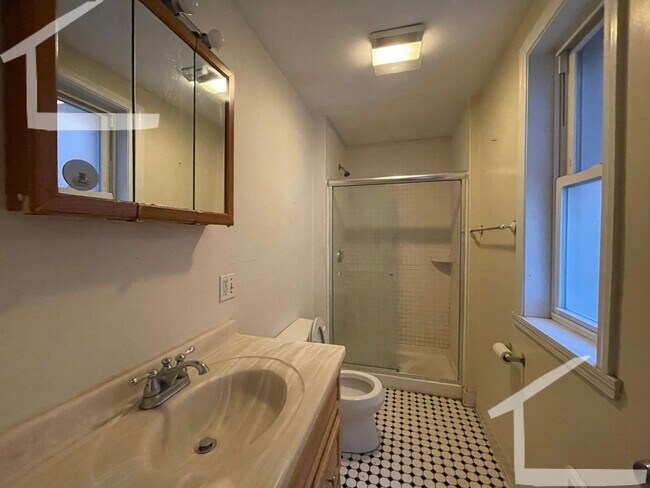 Foto del edificio - Kelton 4 bed