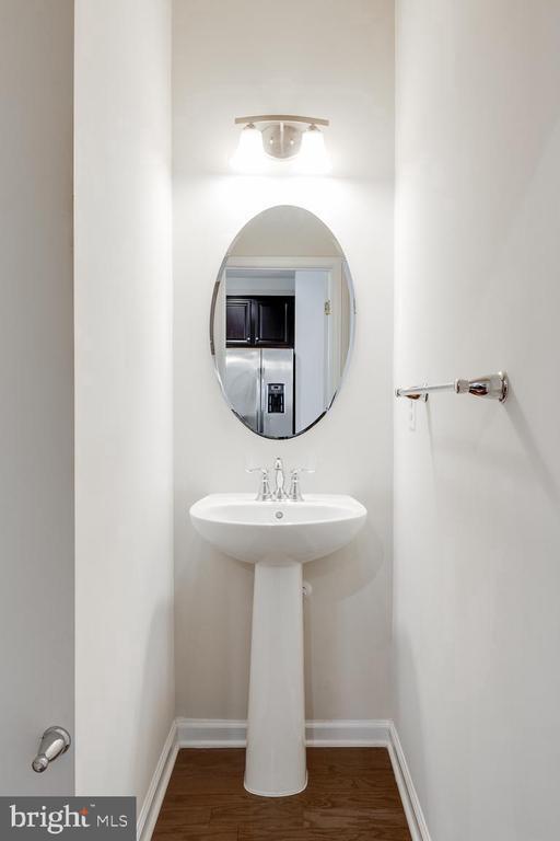 Foto del edificio - 9907 Cedarmass Cir