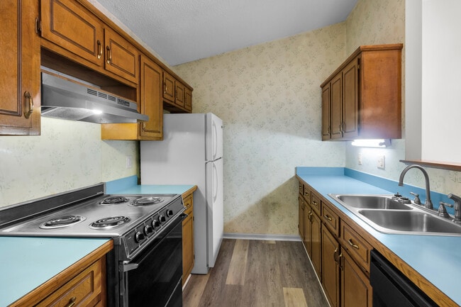 Building Photo - 1615 RaceTrack Rd