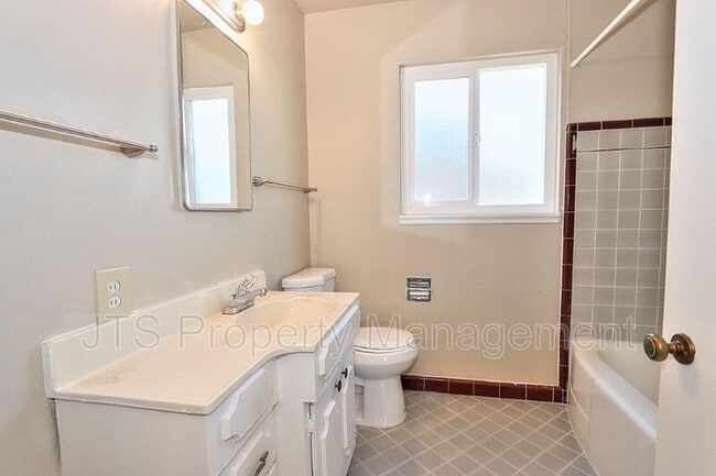 Building Photo - 4439 V St