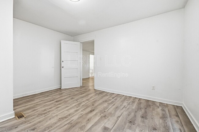 Building Photo - 1743 W Hill St