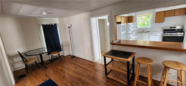 Building Photo - 131 W Schuyler St