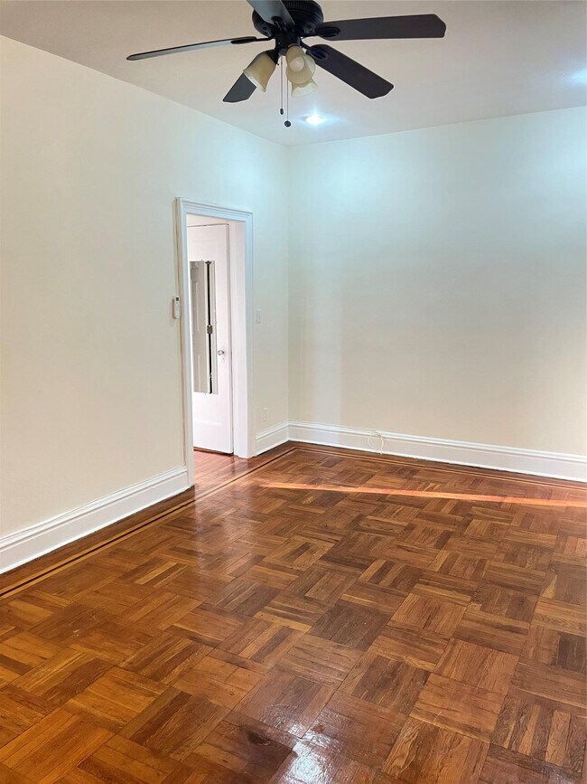 Foto del edificio - 4433 Carpenter Ave