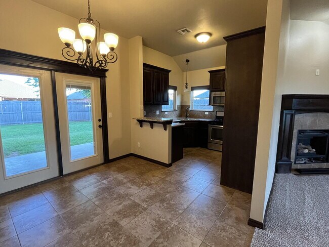Foto del edificio - "Charming 3-Bedroom Home with 2 Full Baths...