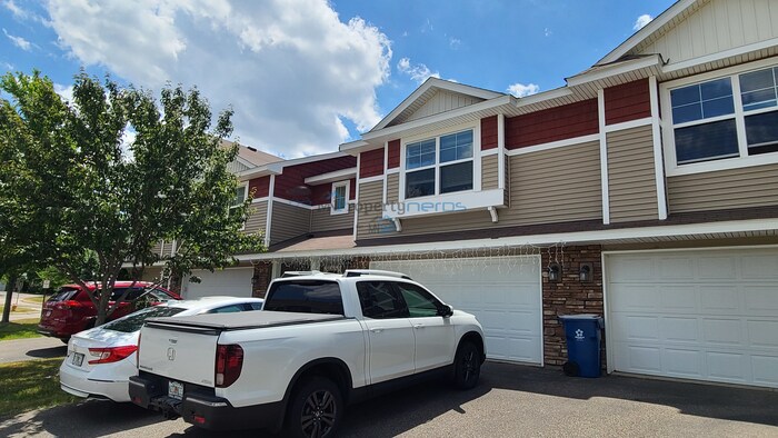 Primary Photo - MAGNIFICENT 3bd/2.5br TOWNHOUSE