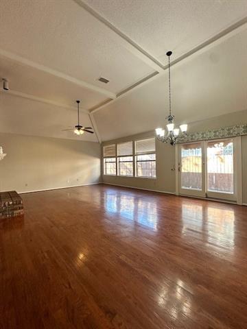 Foto del edificio - 245 Tanbark Cir