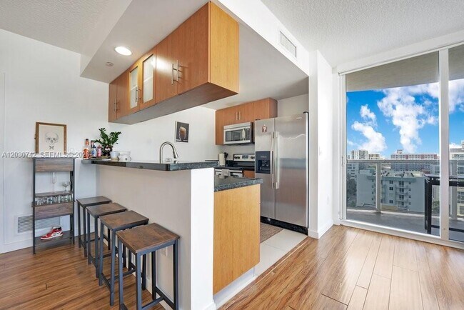 Foto del edificio - 601 NE 23rd St