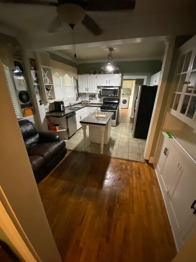 Foto del edificio - 2615 Cooper Ave