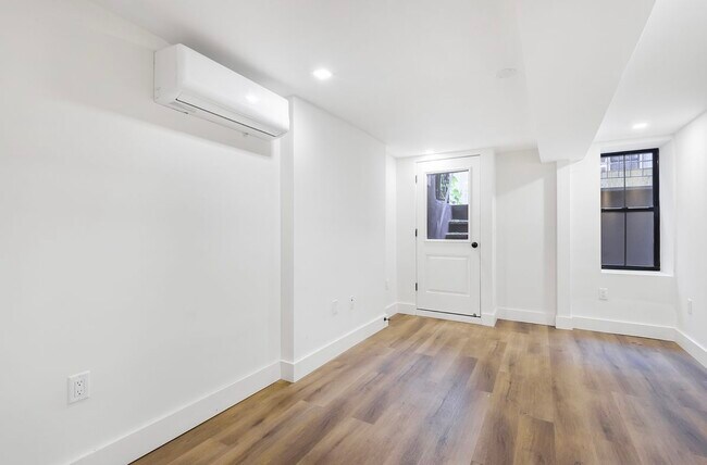 Bedroom W/ Walk In Closet - 71 Weirfield St