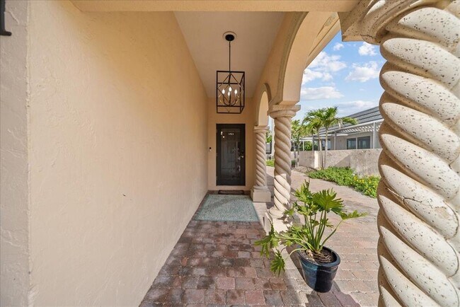 Building Photo - 718 Golden Beach Blvd