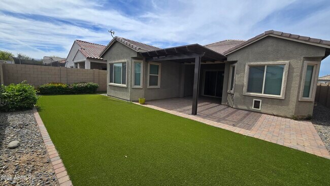 Foto del edificio - 18351 W Mercer Ln