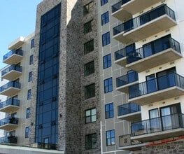 Building Photo - Royale Summit