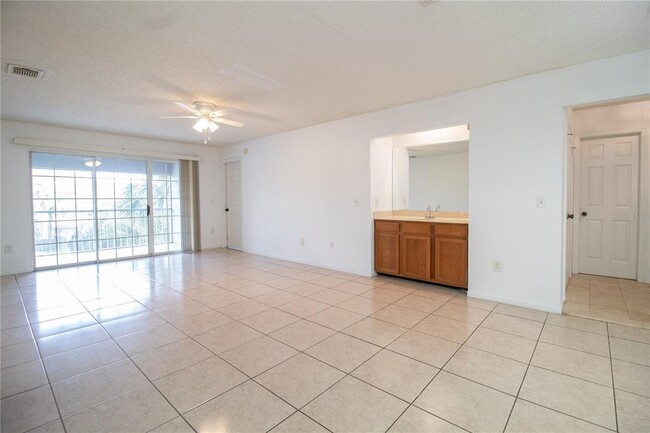 Building Photo - 2304 Clubside Dr