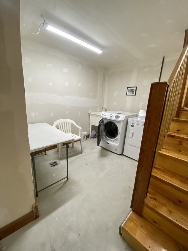 Communal laundry room. Free. Designated day during week. - 1243 N Campbell Ave