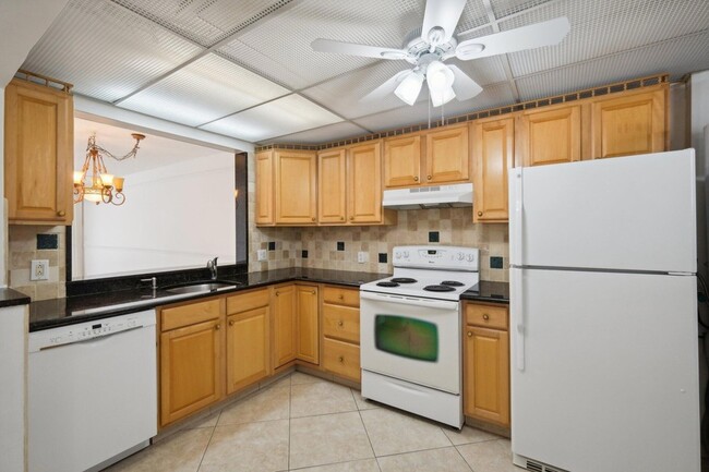 Building Photo - 3580 S Ocean Blvd