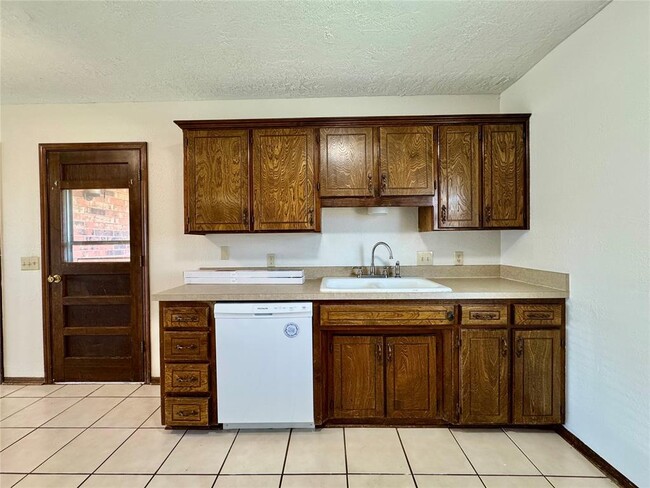 Building Photo - 112 Elmwood Cir