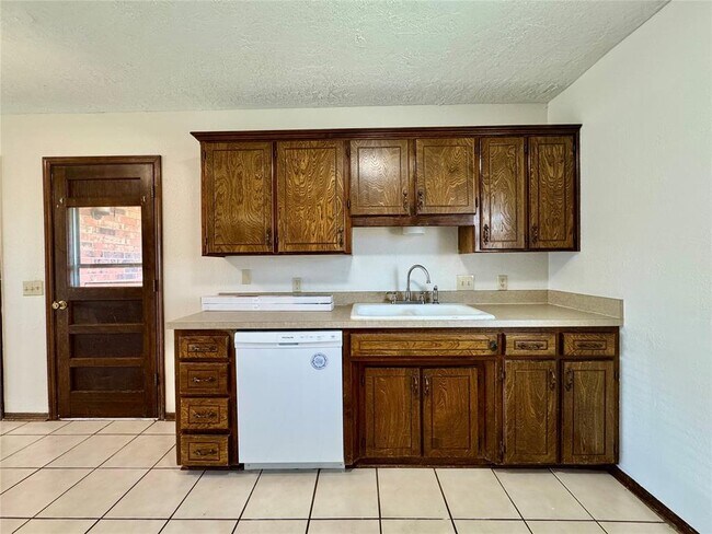 Foto del edificio - 112 Elmwood Cir