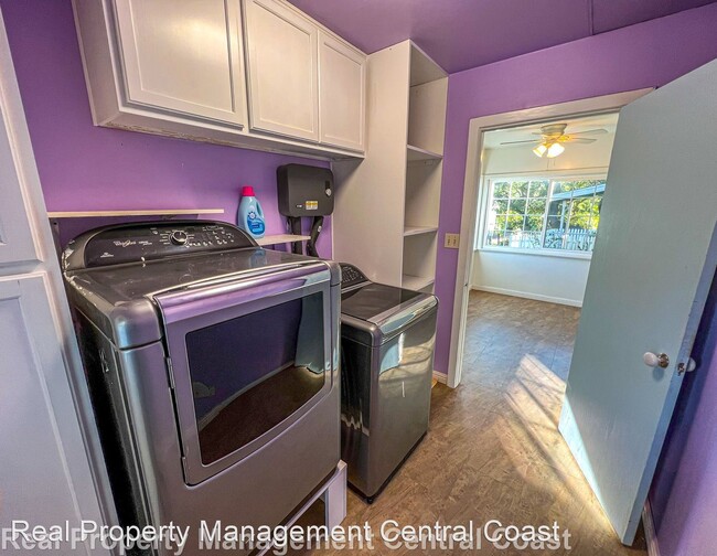 Building Photo - 3 br, 3 bath House - 9630 Carmelita Ave.