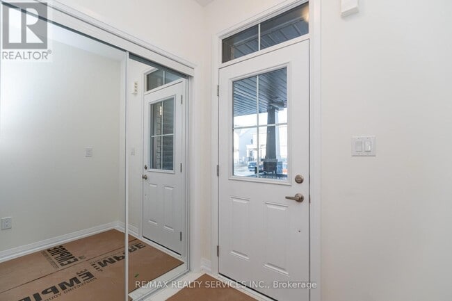 Building Photo - 95 Granville Cres