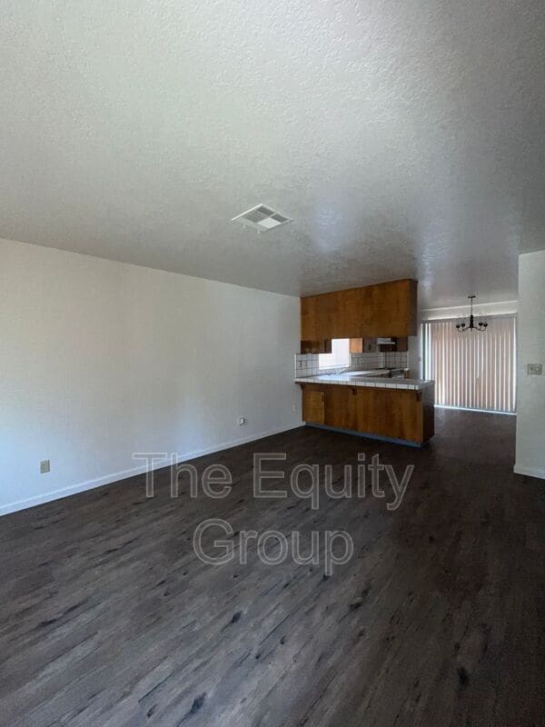Foto del edificio - 4601 W Cypress Ave