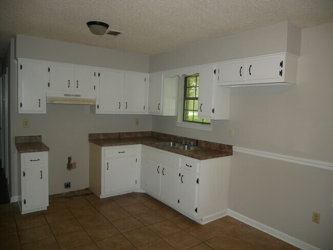 Foto del edificio - ****JUST REDUCED****5202 Haynes Dr Horn La...