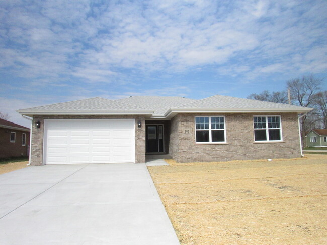 Building Photo - 902 W Bergera Rd