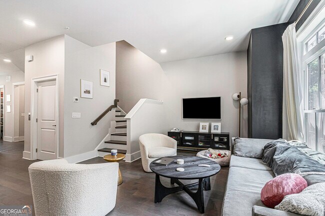 Foto del edificio - 574 Boulevard Pl NE