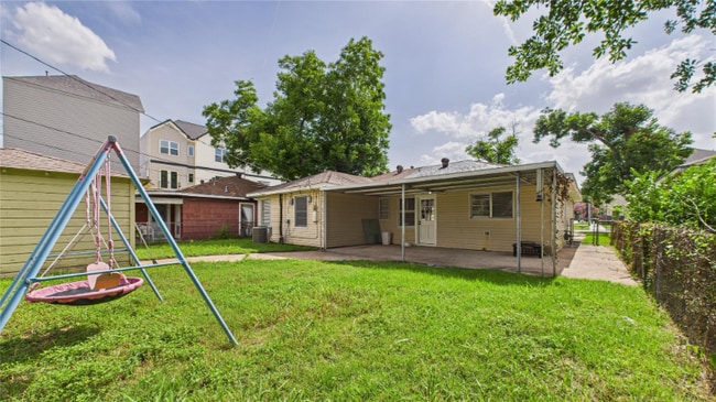 Building Photo - 2318 Reinerman St