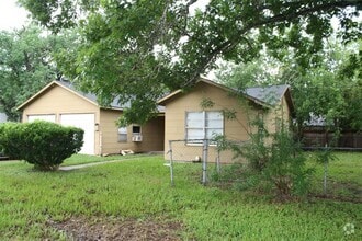 Building Photo - 1203 Walger Ave