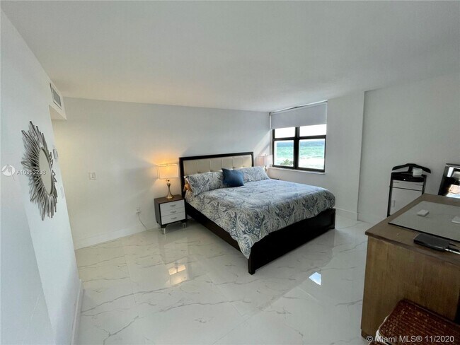 Building Photo - 6450 Collins Ave
