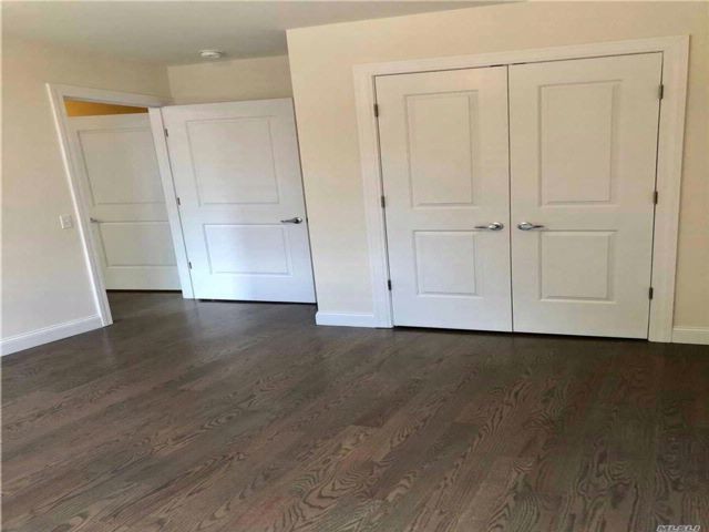 Foto del edificio - 102-12-102-14 Radcliff Ave