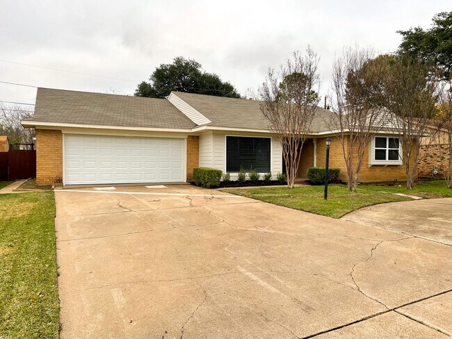 Building Photo - Gorgeously remodeled home!