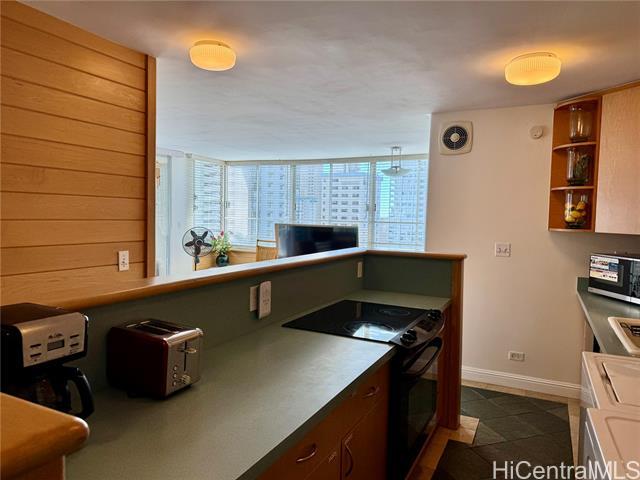 Building Photo - 2415 Ala Wai Blvd
