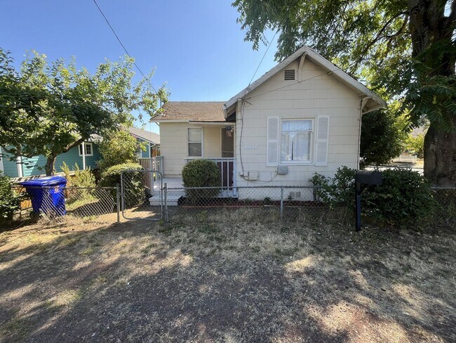 Building Photo - Charming North Portland Home with Bright Living Spaces, Spacious Kitchen & Expansive Backyard Ret...