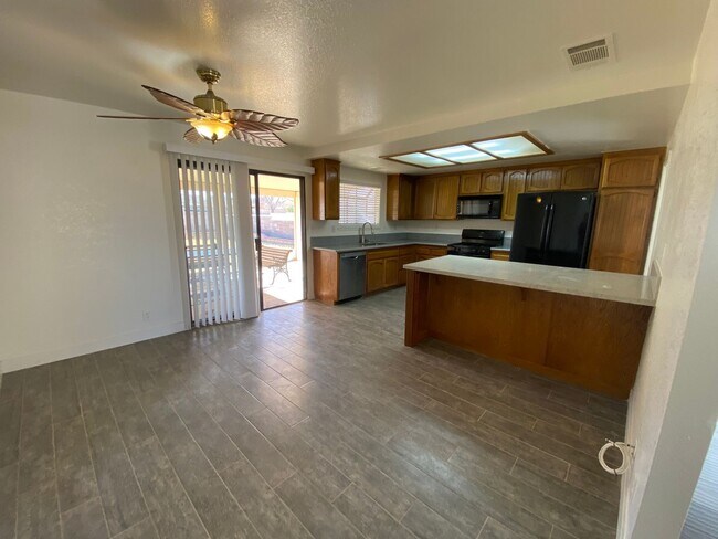 Foto del edificio - West Lancaster 3 bedroom available now!