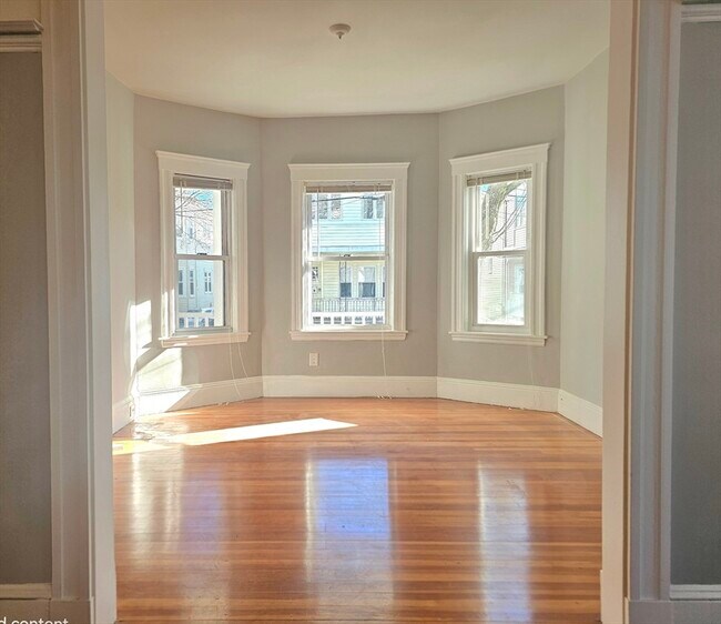 Foto del edificio - 64 Prichard Ave