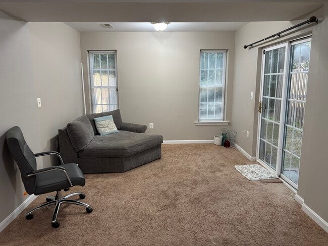 Building Photo - 2507 Oak Tree Ln