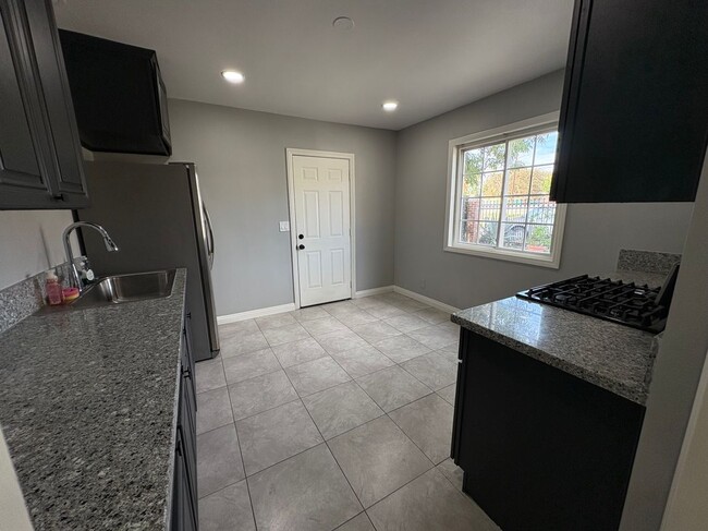 Foto del edificio - 4925 Chino Ave