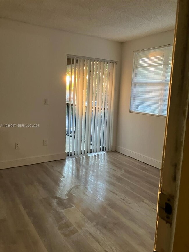 Building Photo - 1237 SW 46th Ave